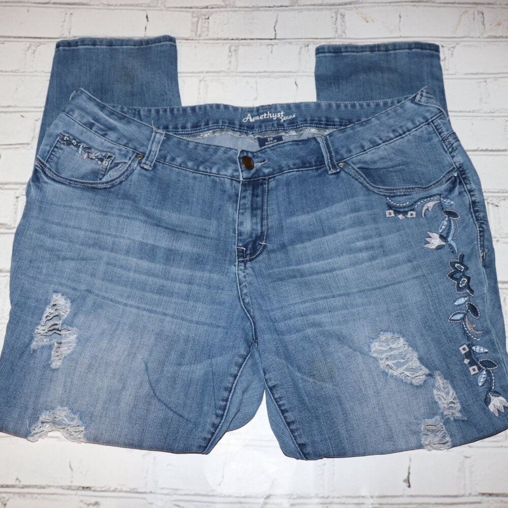 💙✨ Amethyst Distressed Embroidered Jeans · Size 20 Regular